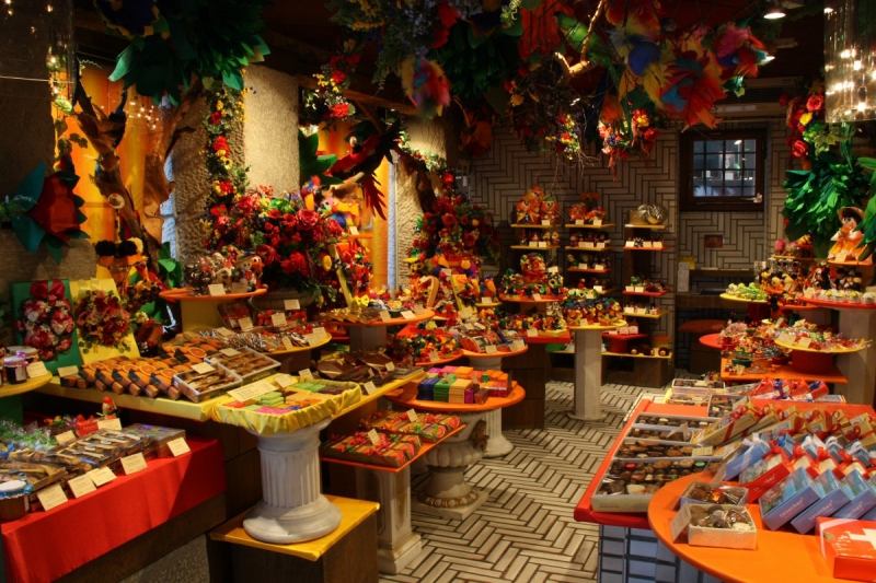 ecommerce-LE LUC-min_candy_store_chocolate_shop_chocolate_switzerland-393515